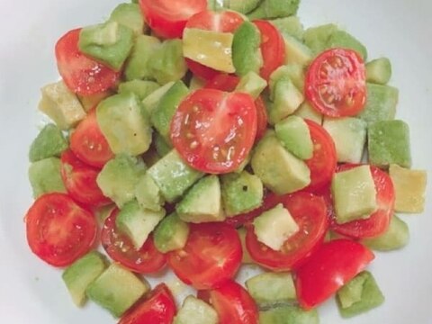 アボカドとトマトの時短サラダ